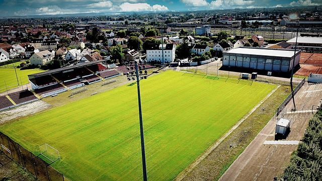 持竞争力与 持竞争力与